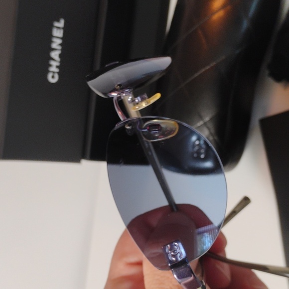 CHANEL Blue Hombre Metallic Blue Rimless Sunglasses Full Inclusion - Picture 2 of 11